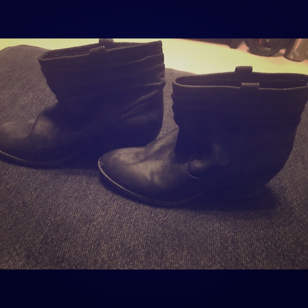 BLack cow girl boots